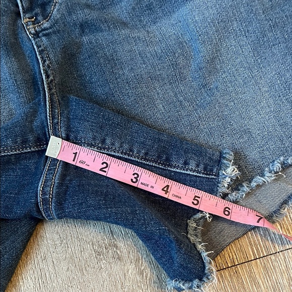 Judy Blue Distressed Denim Shorts blue size xxl frayed hem - Picture 7 of 9